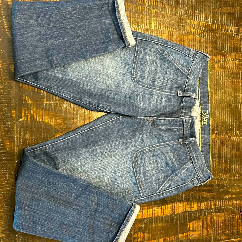 Old navy Diva cuffed Jeans distressed wash size 8 excellent condition